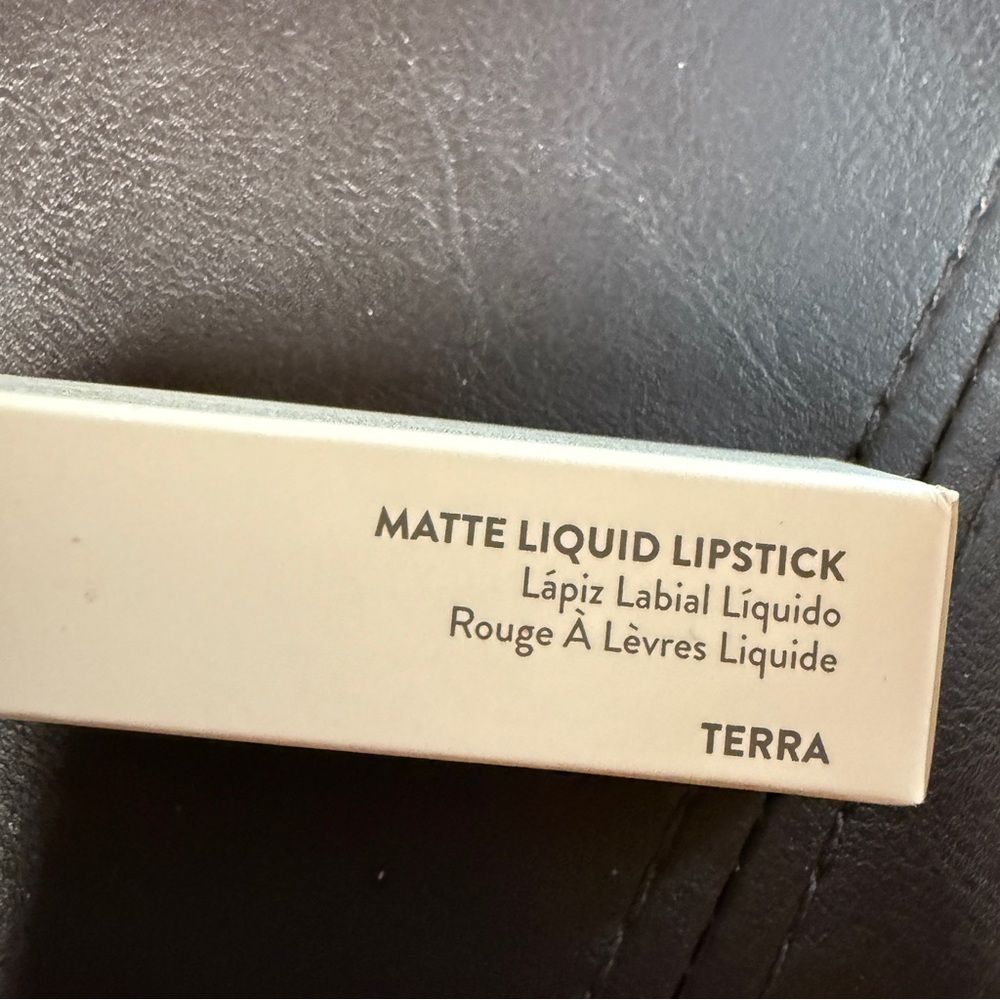 NWOT FARMASI LIQUID MATTE LIPSTICK TERRA RED BROWN RUST COLOR - Picture 7 of 8